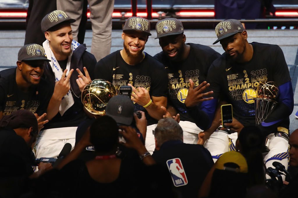 Septième titre pour Golden State Warriors: Stephen Curry rayonne.
