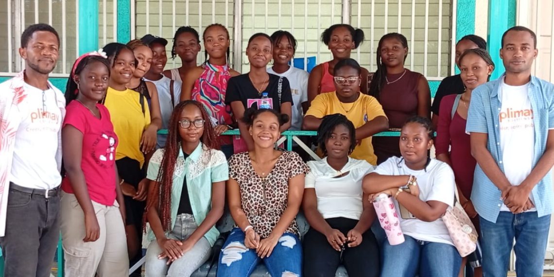 Plimay Éditions mène « Le Grand Complot pour la Culture » à travers des ateliers d’écriture dans des écoles de Jacmel