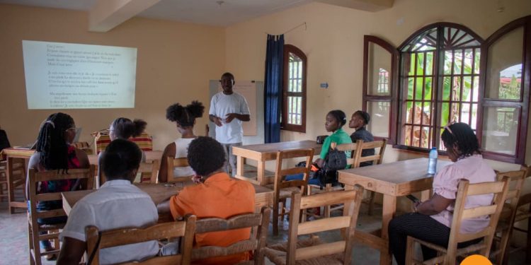 Atelier de lecture et d'écriture créative-2e édition Festival des îles qui marchent---Wood-Jerry Gabriel/Vive Voix Info